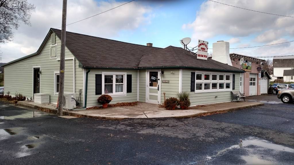 Springfield Diner & Family Restaurant | restaurant | 1955 PA-212, Quakertown, PA 18951, USA | 6103467416 OR +1 610-346-7416
