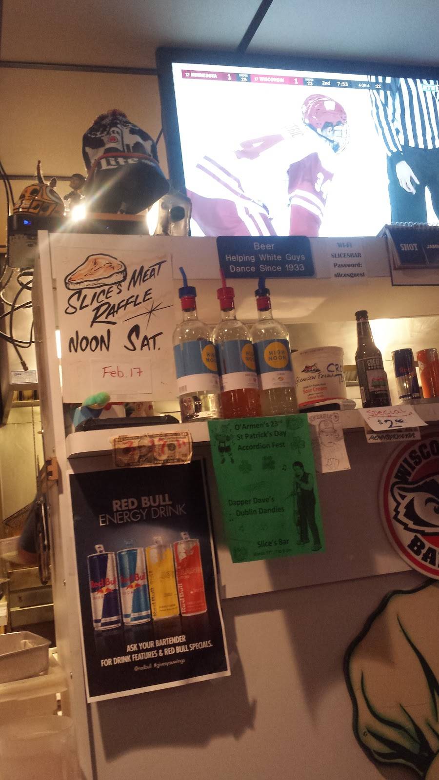 Slices Bar & Grill | restaurant | 2417 Pennsylvania Ave, Madison, WI 53704, USA | 6082436925 OR +1 608-243-6925