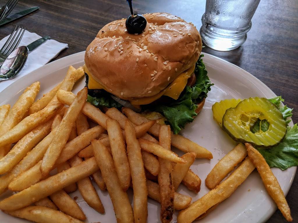 Traylors Restaurant | restaurant | 3256 E Hwy 101, Port Angeles, WA 98362, USA | 3604523833 OR +1 360-452-3833