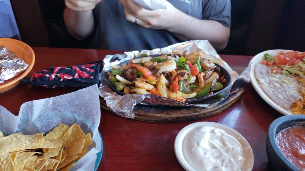 Fiesta Jalapenos Mexican Grill | restaurant | 33725 Center Ridge Rd, North Ridgeville, OH 44039, USA | 4403271431 OR +1 440-327-1431
