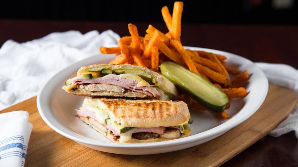 Blue Moose | restaurant | 10064 Woodland Rd, Lenexa, KS 66220, USA | 9132136950 OR +1 913-213-6950