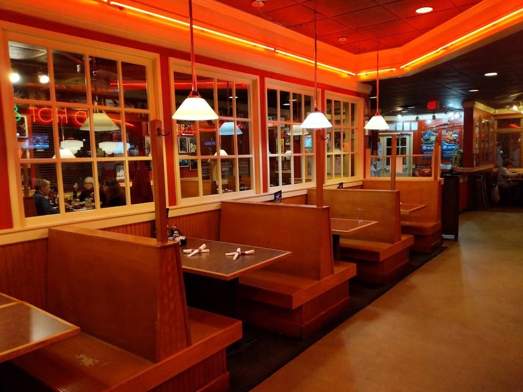 Red Hot & Blue Leesburg | restaurant | 541 E Market St, Leesburg, VA 20176, USA | 7036694242 OR +1 703-669-4242