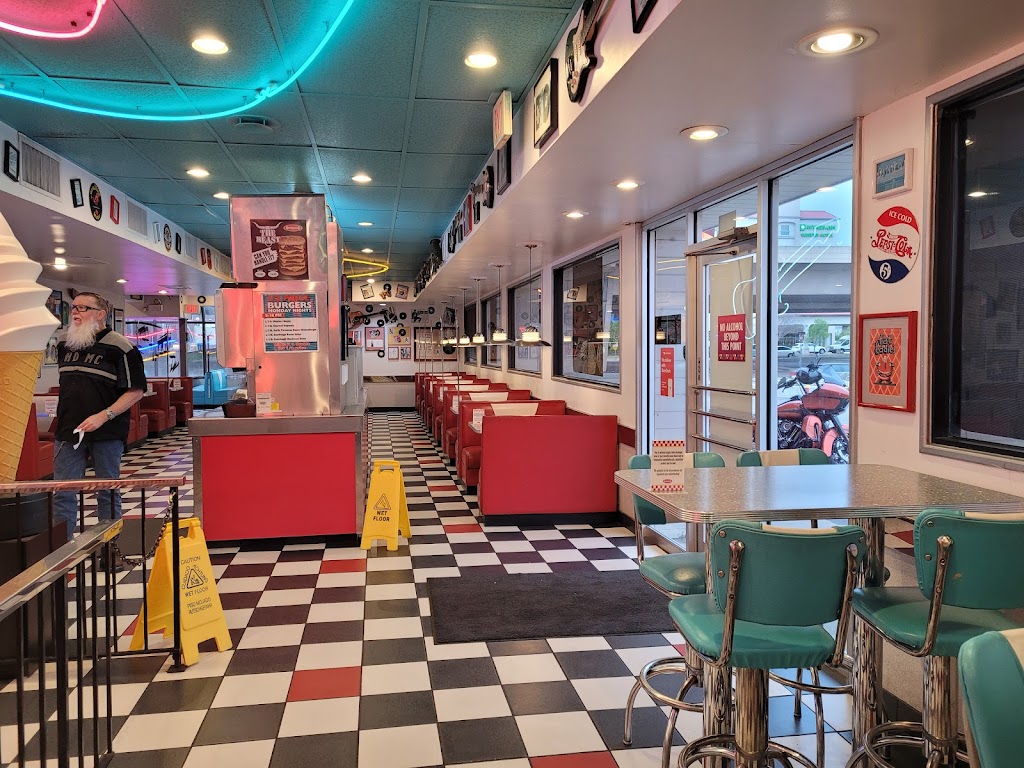 Spangles | restaurant | 612 S Broadway St, Wichita, KS 67202, USA | 3162676969 OR +1 316-267-6969