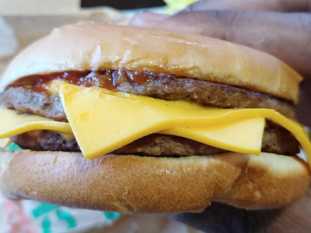 McDonalds | cafe | 900 Broadway, Broadhollow Rd, Amityville, NY 11701, USA | 6317894033 OR +1 631-789-4033