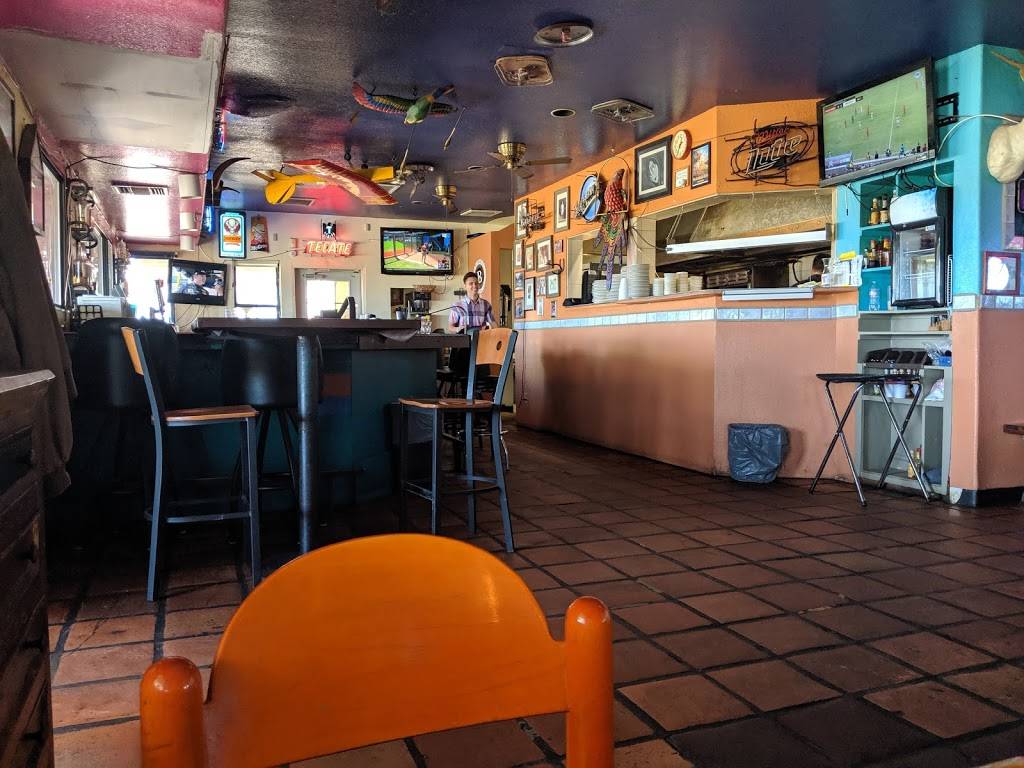 McGraws | restaurant | 4110 S Houghton Rd, Tucson, AZ 85730, USA | 5208853088 OR +1 520-885-3088