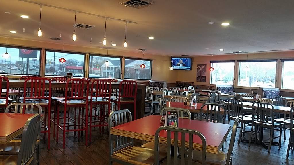 Pizza Hut | meal takeaway | 65 Main St, Savannah, TN 38372, USA | 7319255881 OR +1 731-925-5881
