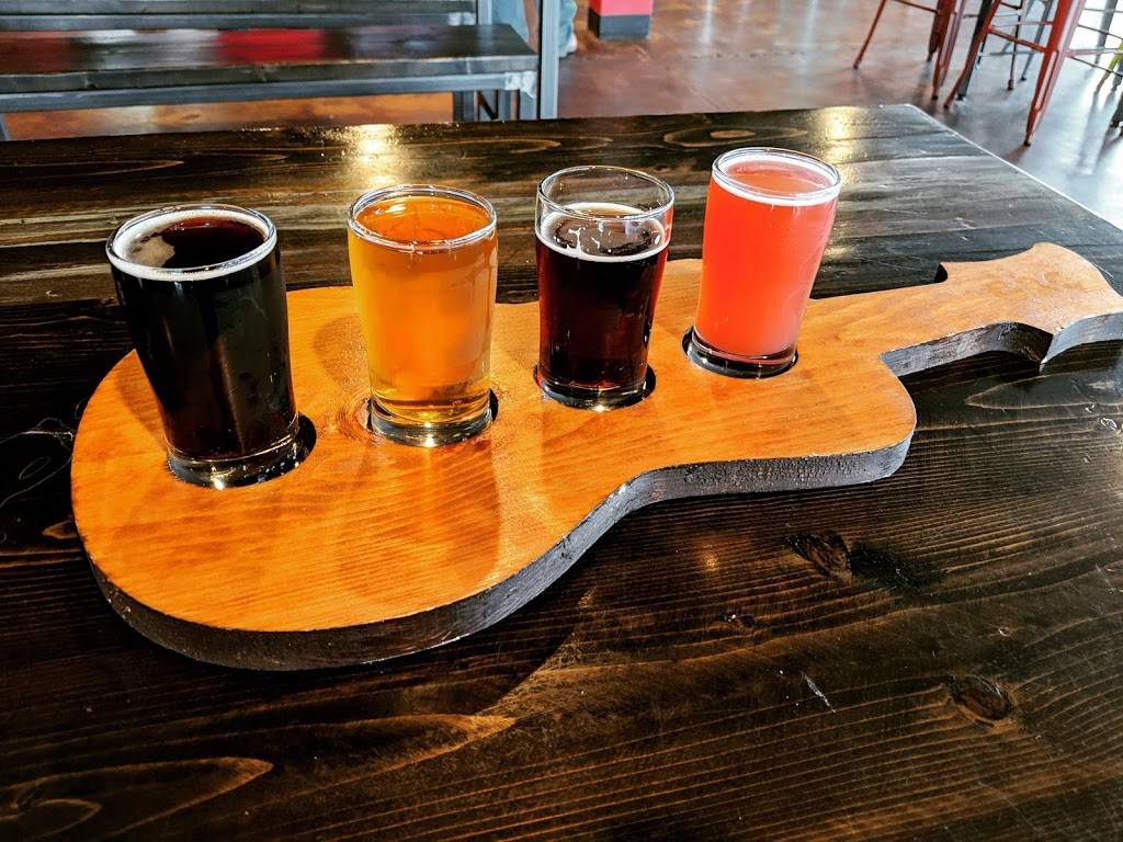 Guitars & Growlers Richardson | restaurant | 581 W Campbell Rd #101, Richardson, TX 75080, USA | 4699045165 OR +1 469-904-5165