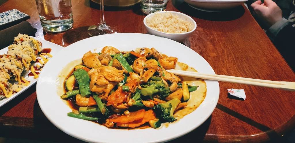 GingeRootz Asian Grille | restaurant | 2920 N Ballard Rd, Appleton, WI 54911, USA | 9207389688 OR +1 920-738-9688