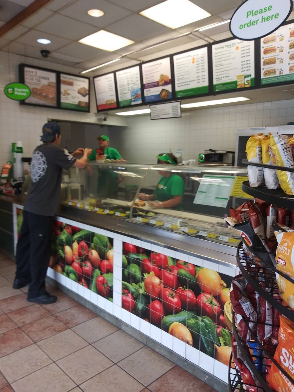 Subway Restaurants | restaurant | 17334 Sunset Blvd, Pacific Palisades, CA 90272, USA | 3105737338 OR +1 310-573-7338