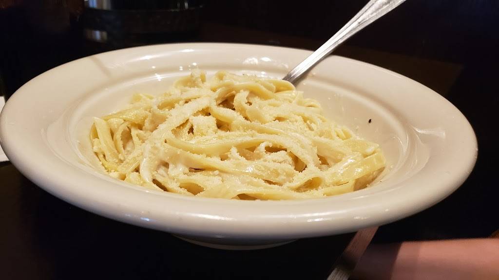 Maggianos Little Italy | restaurant | 7025 W 135th St, Overland Park, KS 66223, USA | 9138978020 OR +1 913-897-8020