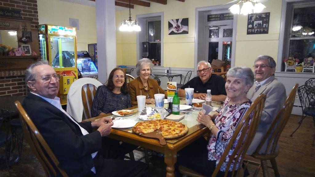 Jim & Nenas Pizzeria | restaurant | 3 S Main St, York New Salem, PA 17371, USA | 7177923078 OR +1 717-792-3078