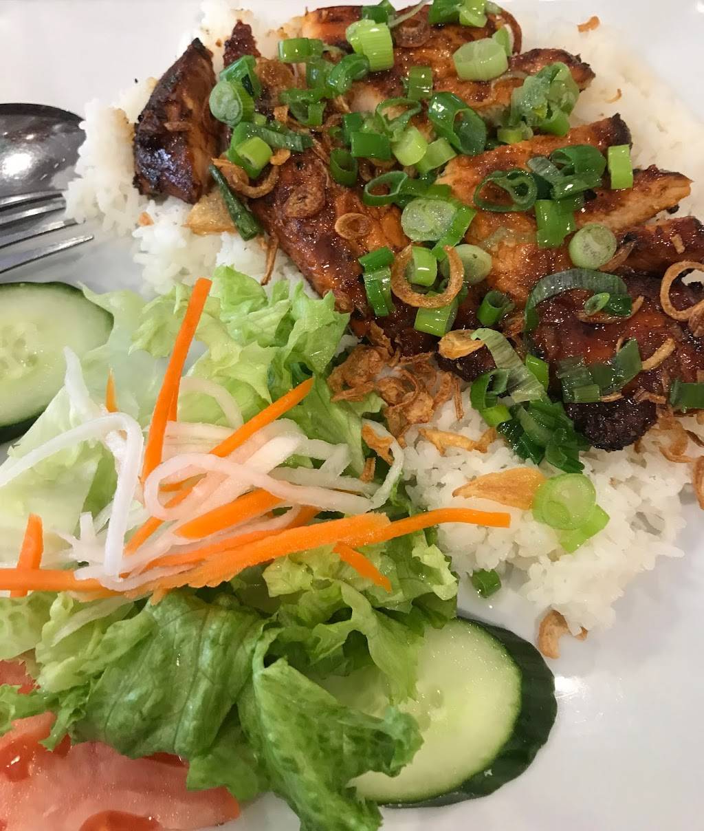 Pho Chi | restaurant | 20 Montgomery Village Ave, Gaithersburg, MD 20879, USA | 3012088018 OR +1 301-208-8018