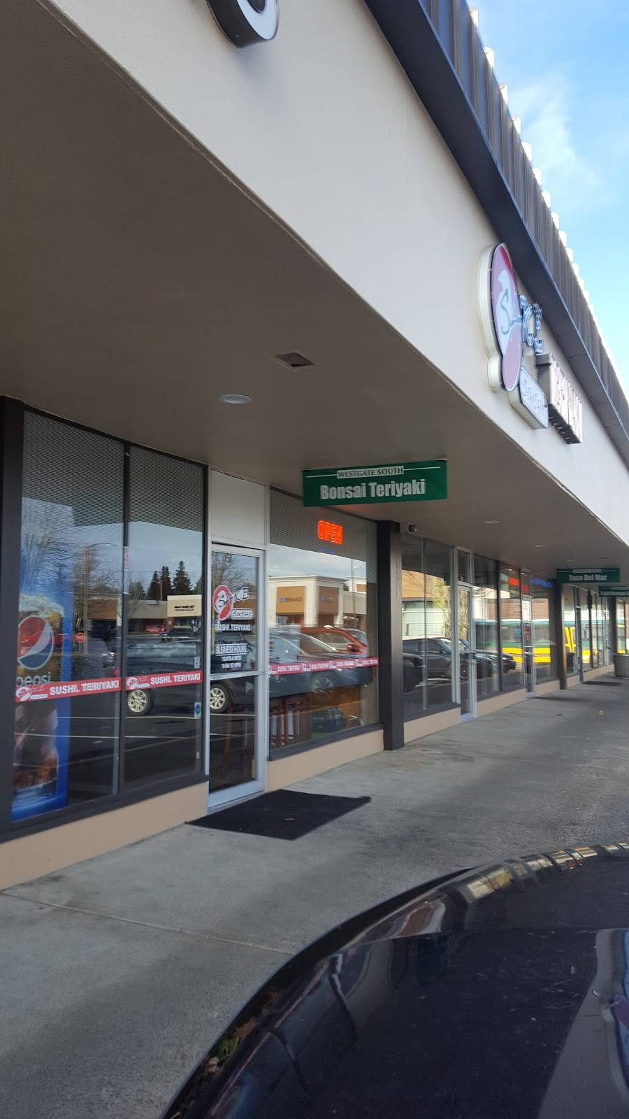 Sake Sushi + Grill | restaurant | 5738 N 26th St, Tacoma, WA 98407, USA | 2537592558 OR +1 253-759-2558