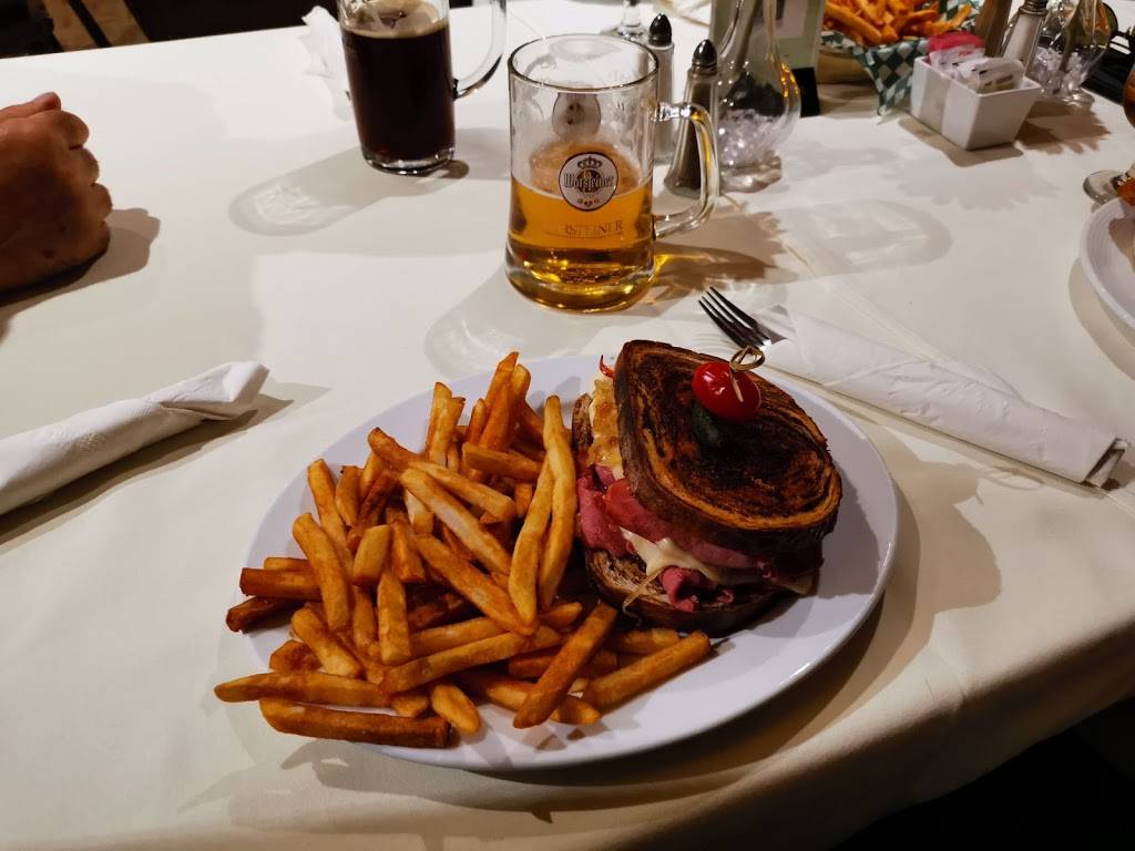 Concordia Club | restaurant | 429 Ottawa St S, Kitchener, ON N2M 3P6, Canada | 5197455617 OR +1 519-745-5617