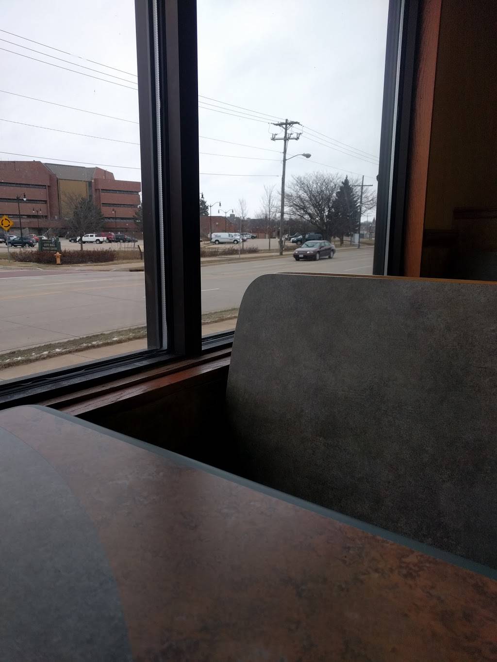 Subway | restaurant | 260 Shirland Ave, Beloit, WI 53511, USA | 6083659399 OR +1 608-365-9399
