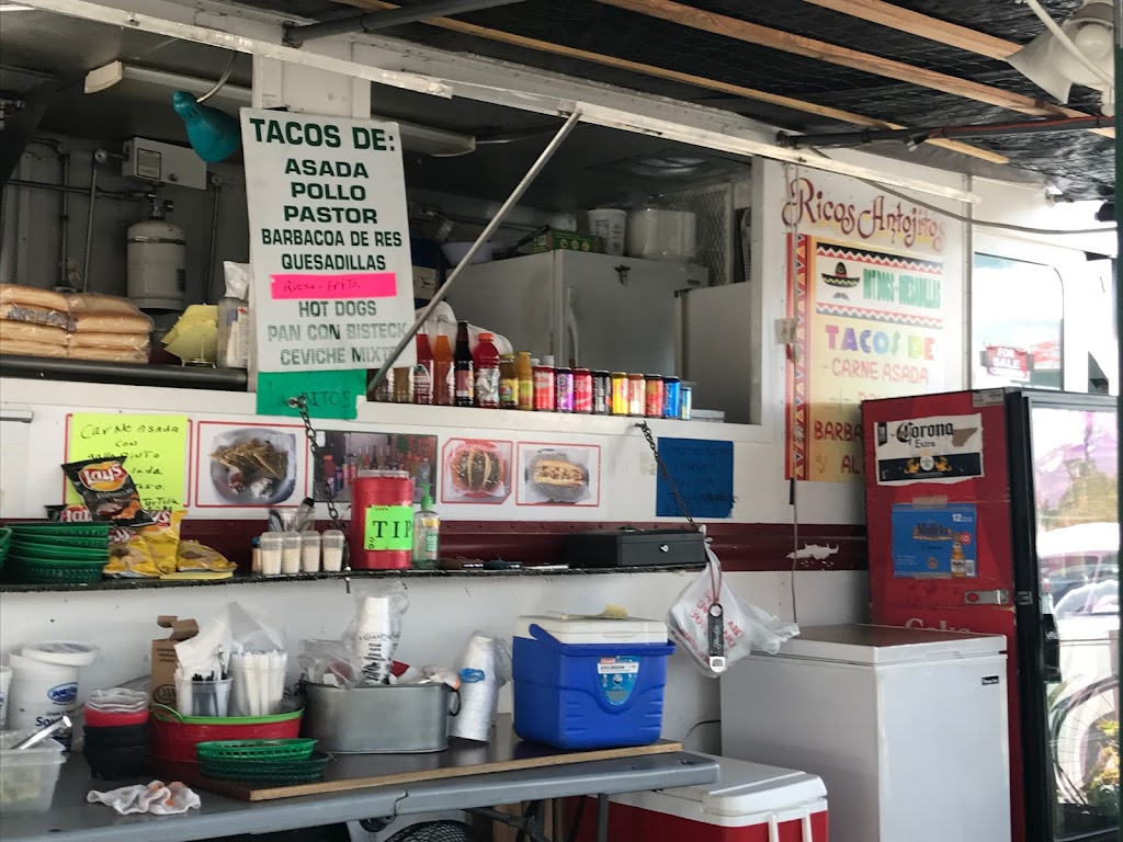 Ricos Antojitos | restaurant | Unnamed Road, Miami, FL 33126, USA | 3057817133 OR +1 305-781-7133