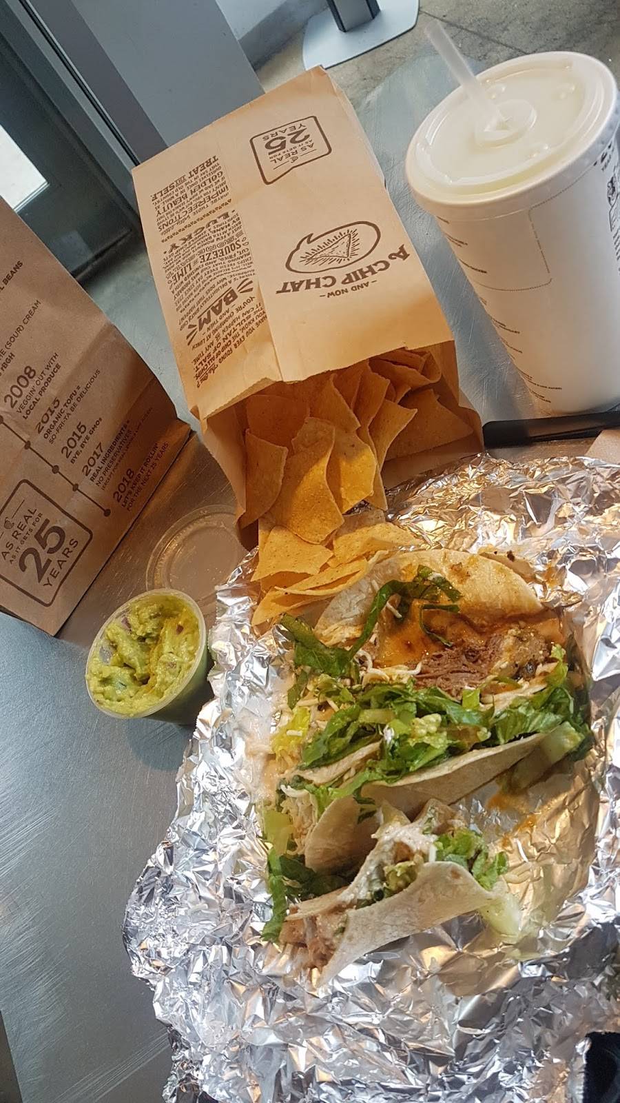 Chipotle Mexican Grill | restaurant | 1522 E 53rd St Lake Park Ave. &, 53rd St, Chicago, IL 60615, USA | 7733470008 OR +1 773-347-0008