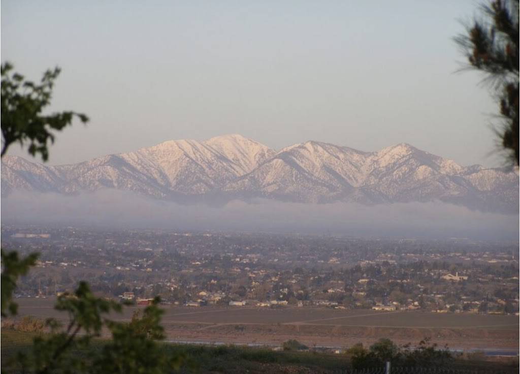 Hilltop Tavern and Inn | restaurant | 9544 Kiowa Rd, Apple Valley, CA 92308, USA | 7609618698 OR +1 760-961-8698