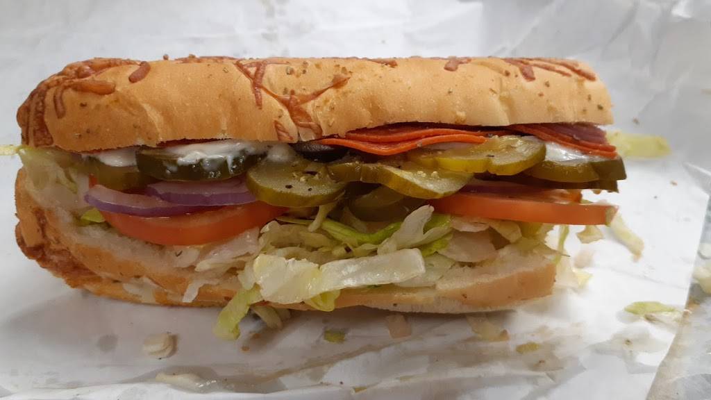 Subway | meal takeaway | 8415 Wornall Rd, Kansas City, MO 64114, USA | 8164442424 OR +1 816-444-2424