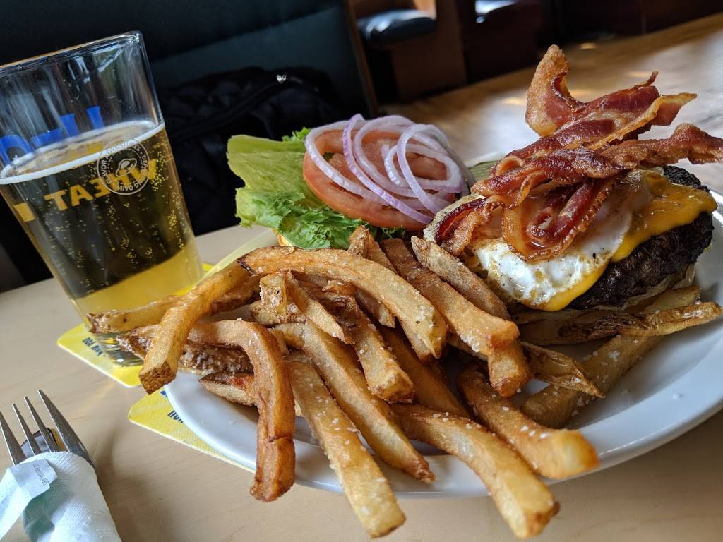 Salt Hill Pub Shanty | restaurant | 1407 New Hampshire Rte 103, Newbury, NH 03255, USA | 6037632667 OR +1 603-763-2667