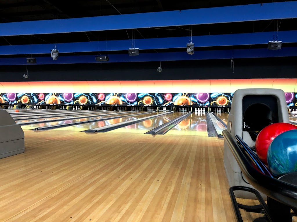 Gold Cup Bowling WR | restaurant | 1041 Russell Pkwy, Warner Robins, GA 31088, USA | 4789223054 OR +1 478-922-3054