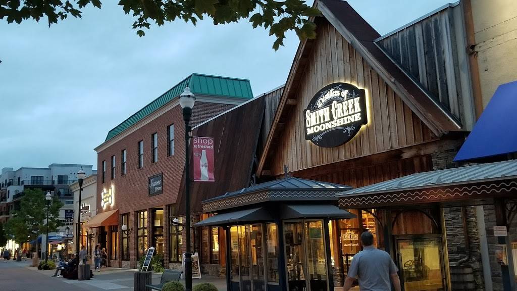 Smith Creek Moonshine Branson Landing | restaurant | 1209 Branson Landing Blvd, Branson, MO 65616, USA | 8004415053 OR +1 800-441-5053