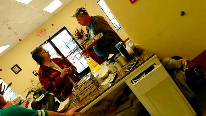 Donuts palace in Lake Arthur | restaurant | 500 N Hwy26, Lake Arthur, LA 70549, USA | 3375485016 OR +1 337-548-5016