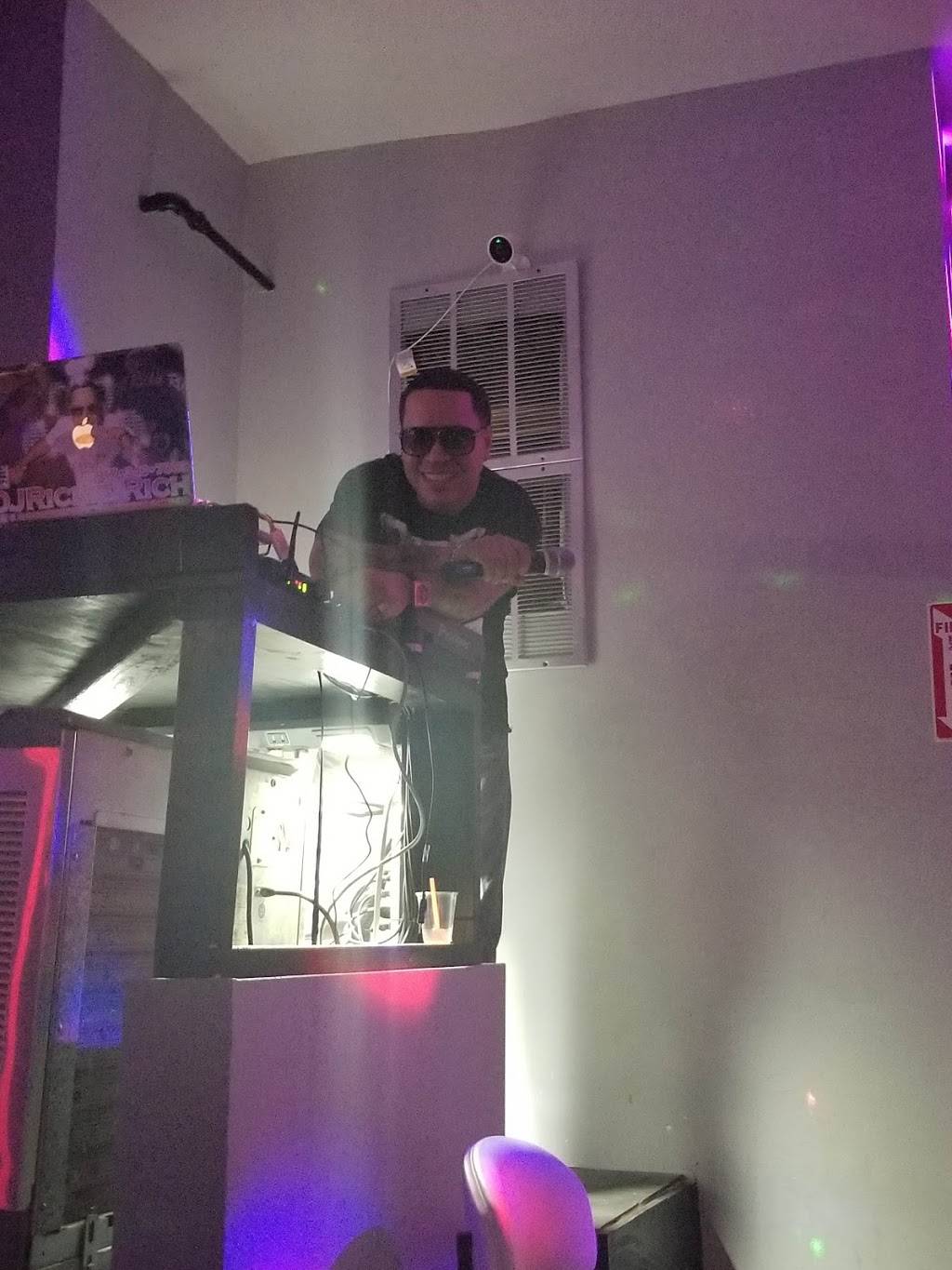 Lorraines Bar & Grill | restaurant | 1410 Unionport Rd, Bronx, NY 10462, USA | 7186756462 OR +1 718-675-6462