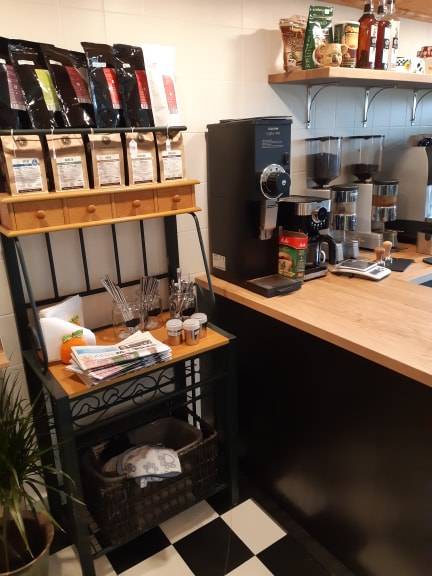 CHEZ LUC- Café et Boutique pour animaux | restaurant | 1050 Boulevard Laurier E, Saint-Hyacinthe, QC J2T 1K1, Canada | 4502523647 OR +1 450-252-3647