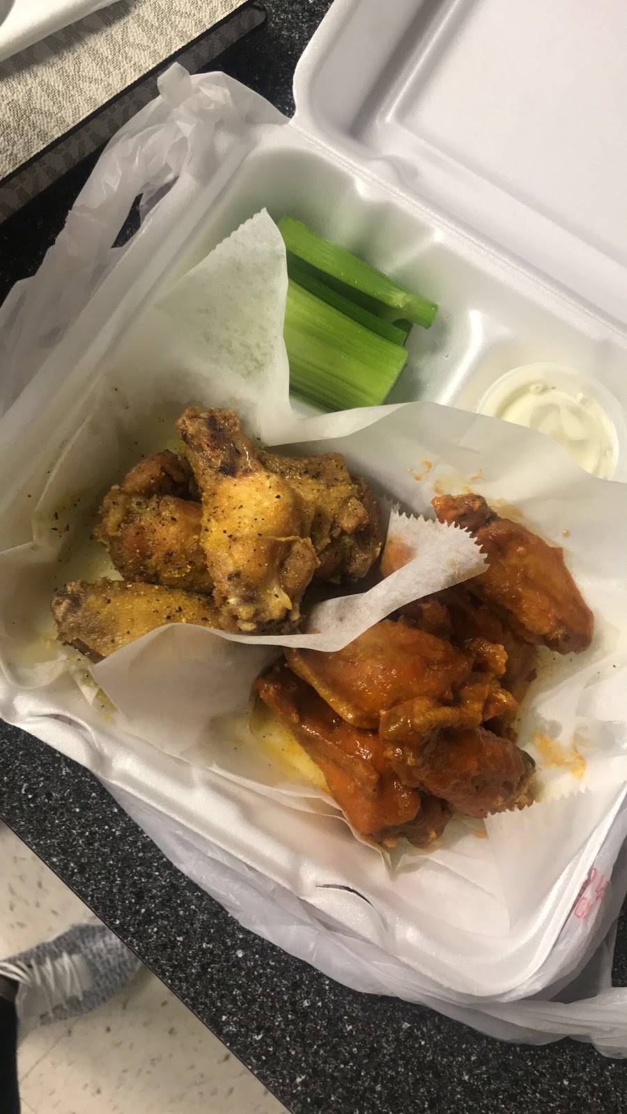 Wing Dash | restaurant | 3660 Belt Line Rd, Farmers Branch, TX 75234, USA | 9722413795 OR +1 972-241-3795