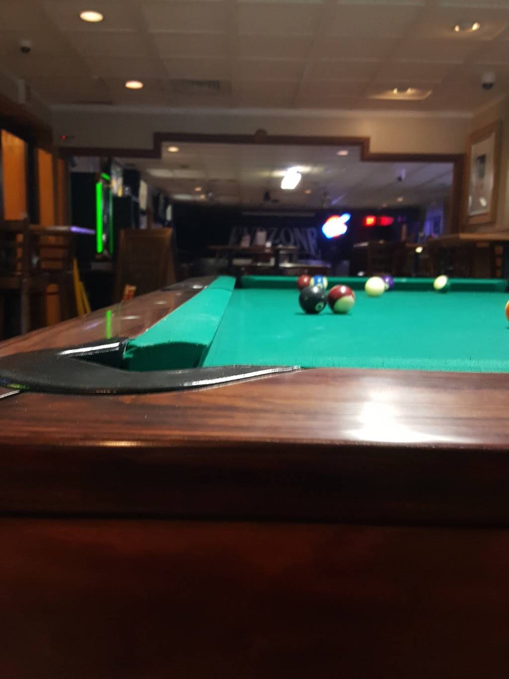 The Endzone Bar & Grill | restaurant | 1650 N Farnsworth Ave, Aurora, IL 60505, USA | 6308512555 OR +1 630-851-2555