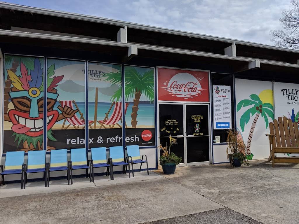 Tillys Tiki Bar and Grill | restaurant | 1476 Harbor Light Marina Rd, Lavonia, GA 30553, USA | 7063560727 OR +1 706-356-0727