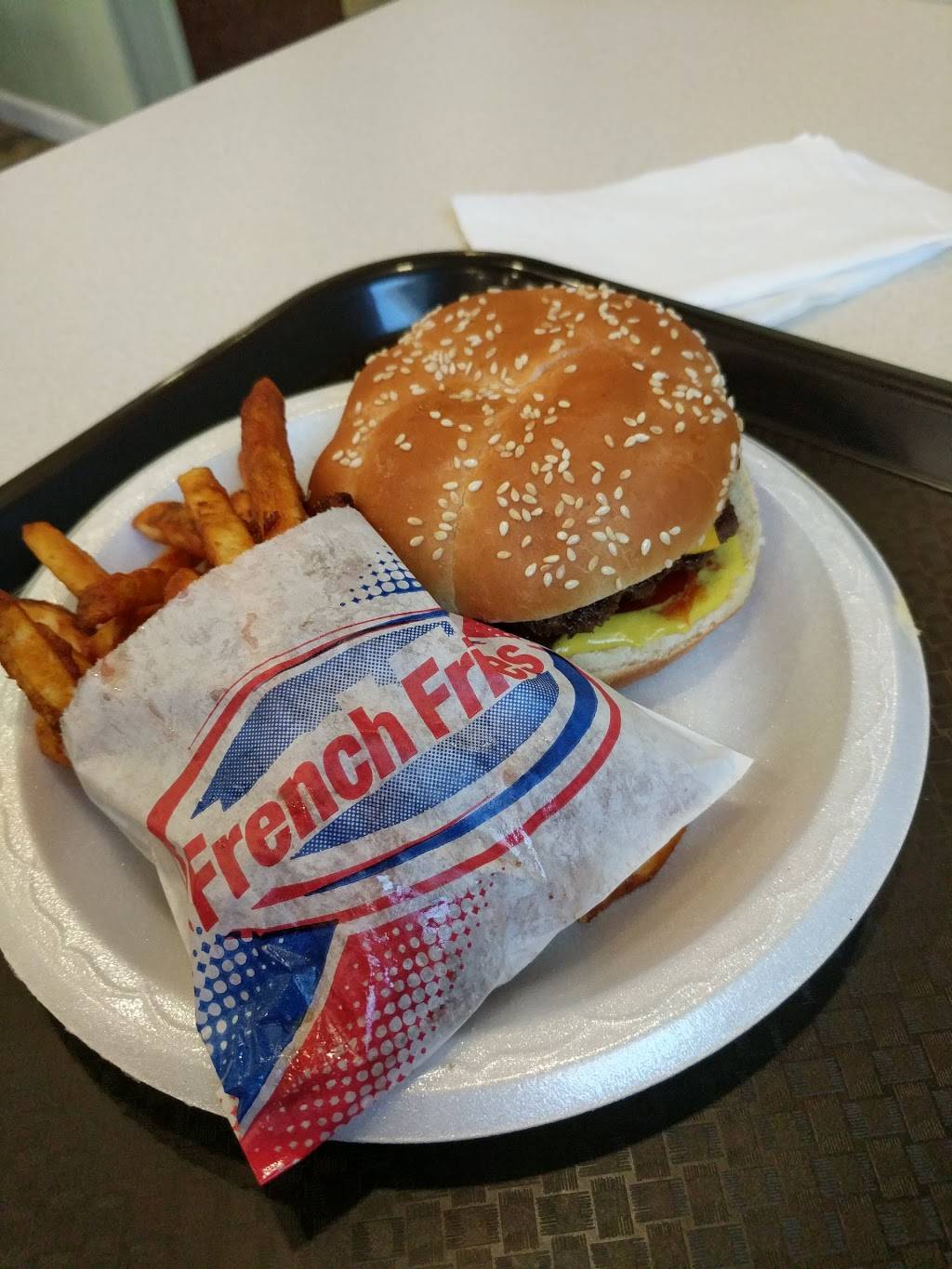 Bobbys Treat Shop | restaurant | 201 W Ward St, Douglas, GA 31533, USA | 9123843660 OR +1 912-384-3660