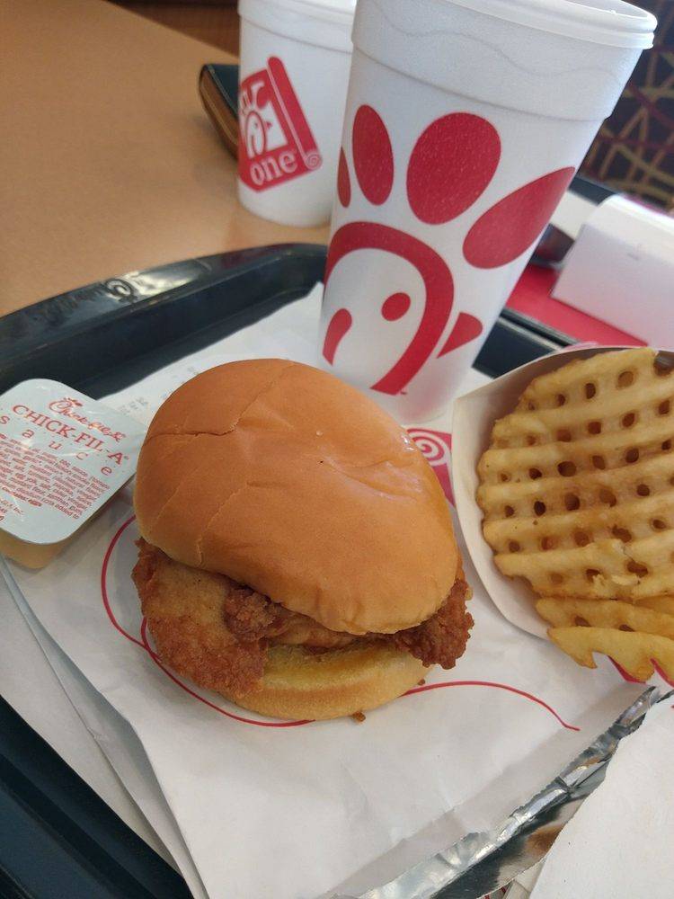 Chick-fil-A | restaurant | 6180 Mid Rivers Mall Dr, St Peters, MO 63304, USA | 6364473881 OR +1 636-447-3881