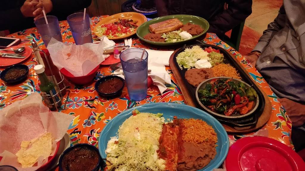 Casa Margarita | restaurant | 9549 W 151st St, Orland Park, IL 60462, USA | 7084035585 OR +1 708-403-5585