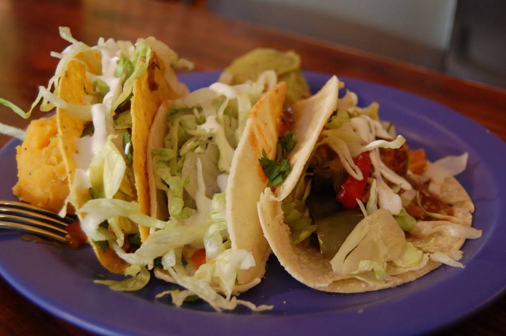 Agave Burrito Bar & Tequilaria | restaurant | 19 W College St, Oberlin, OH 44074, USA | 4407747336 OR +1 440-774-7336