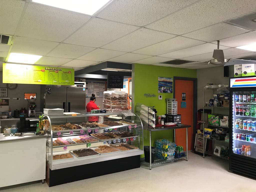 Hole in One Donuts | restaurant | 1113 W Dr Martin Luther King Jr Blvd, Seffner, FL 33584, USA | 8136624560 OR +1 813-662-4560