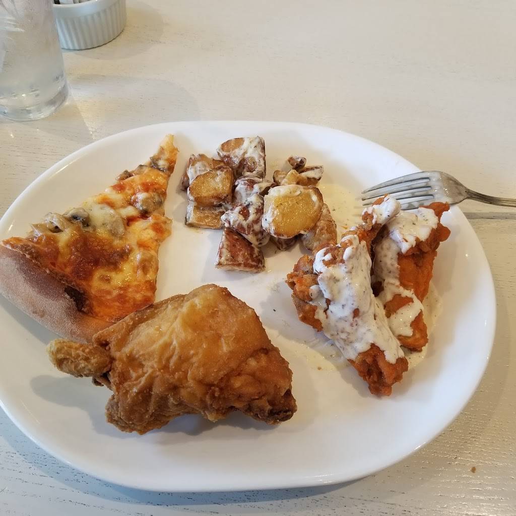 Rias Restaurant & Lounge | night club | 6955, 3550 W Edgewood Dr, Jefferson City, MO 65109, USA | 5736365221 OR +1 573-636-5221