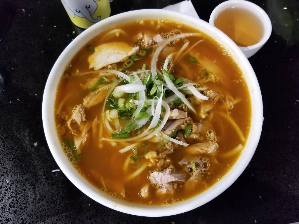 PHO MAMA | restaurant | 515 Dundas St W, Oakville, ON L6M 4M2, Canada | 2897258988 OR +1 289-725-8988