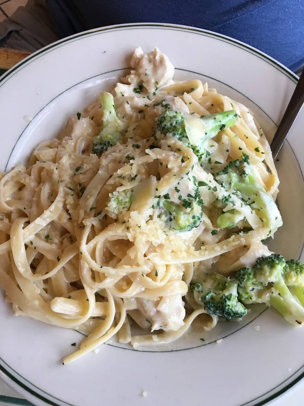 Giordanos Restaurant | restaurant | 18 Lake Ave, Oak Bluffs, MA 02557, USA | 5086930184 OR +1 508-693-0184