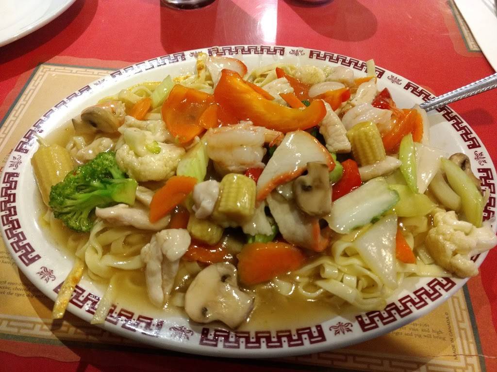 Lucky Wok Restaurant | restaurant | 4 Talbot Rd E, Wheatley, ON N0P 2P0, Canada | 5198253200 OR +1 519-825-3200