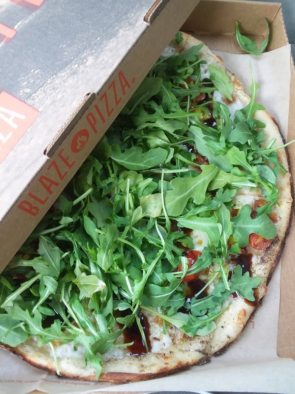 Blaze Pizza | meal takeaway | 600 Central Ave Ste 107, Highland Park, IL 60035, USA | 8472649261 OR +1 847-264-9261