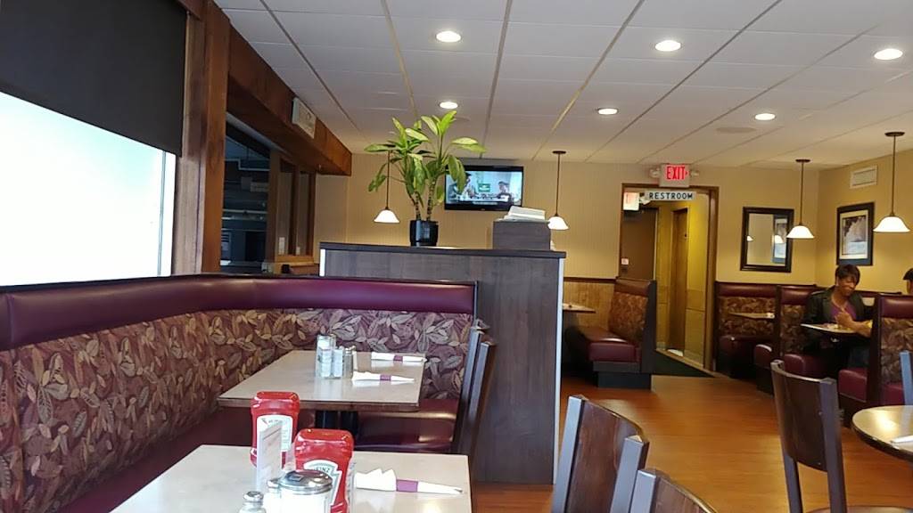 Hamden Town House | restaurant | 2256 Whitney Ave, Hamden, CT 06518, USA | 2032888118 OR +1 203-288-8118