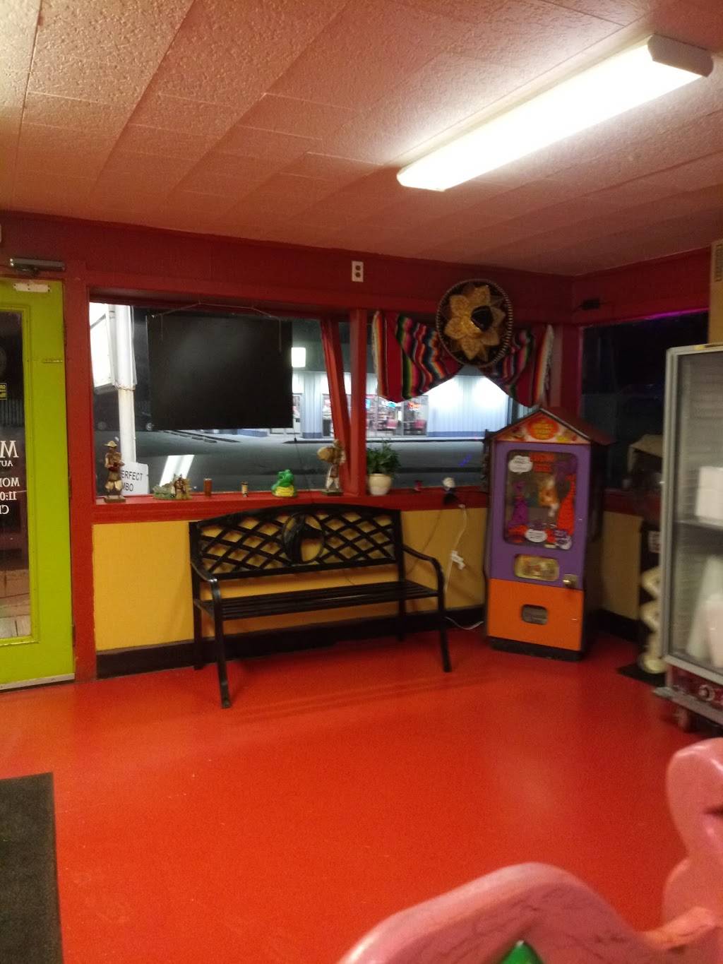 Medinas | restaurant | 302 W St John St, Girard, KS 66743, USA | 6207246364 OR +1 620-724-6364