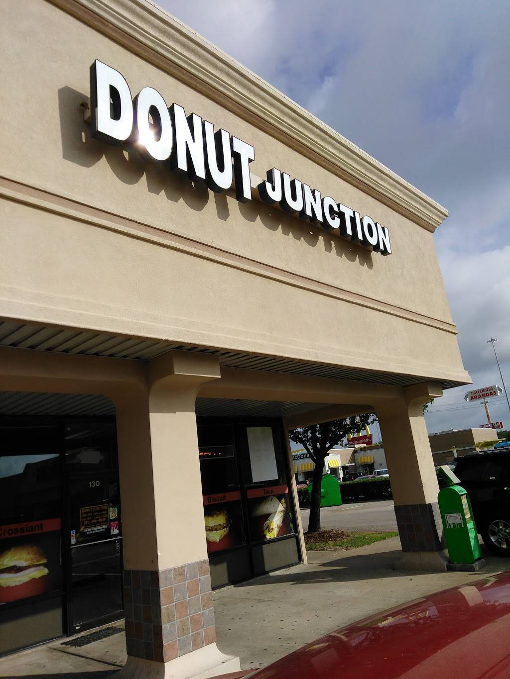 Donut Junction | restaurant | 130 1st St E, Humble, TX 77338, USA | 2814460019 OR +1 281-446-0019