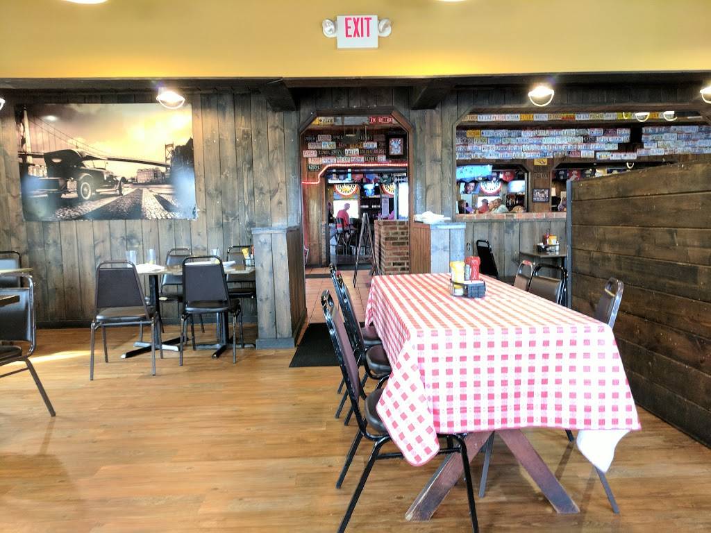 Luckies Barn & Grill | restaurant | 3311 Navarre Ave, Oregon, OH 43616, USA | 4197254747 OR +1 419-725-4747