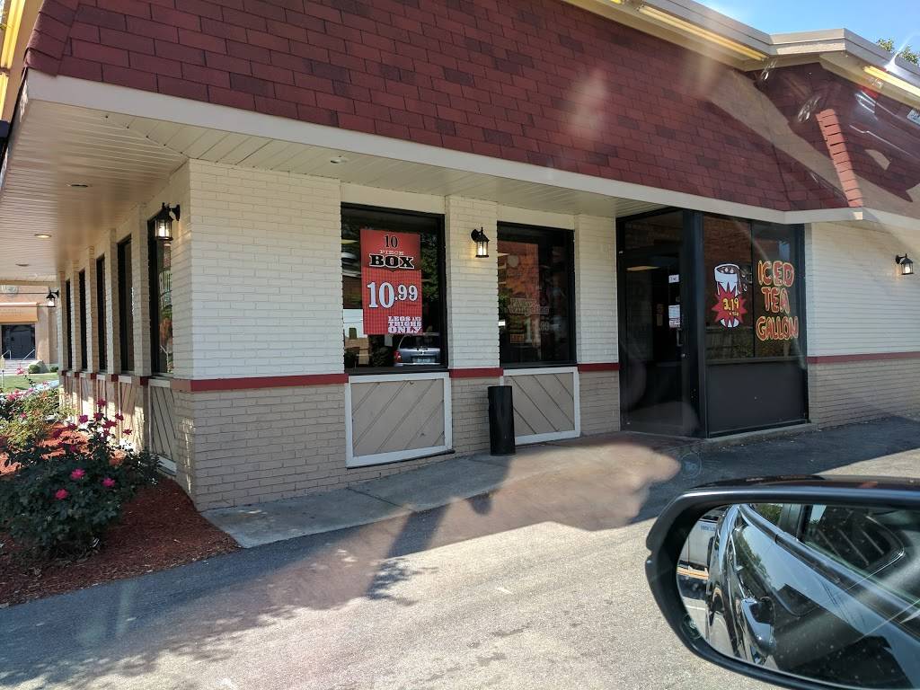 Lees Famous Recipe Chicken | restaurant | 5030 Montgomery Rd #2129, Cincinnati, OH 45212, USA | 5133512224 OR +1 513-351-2224