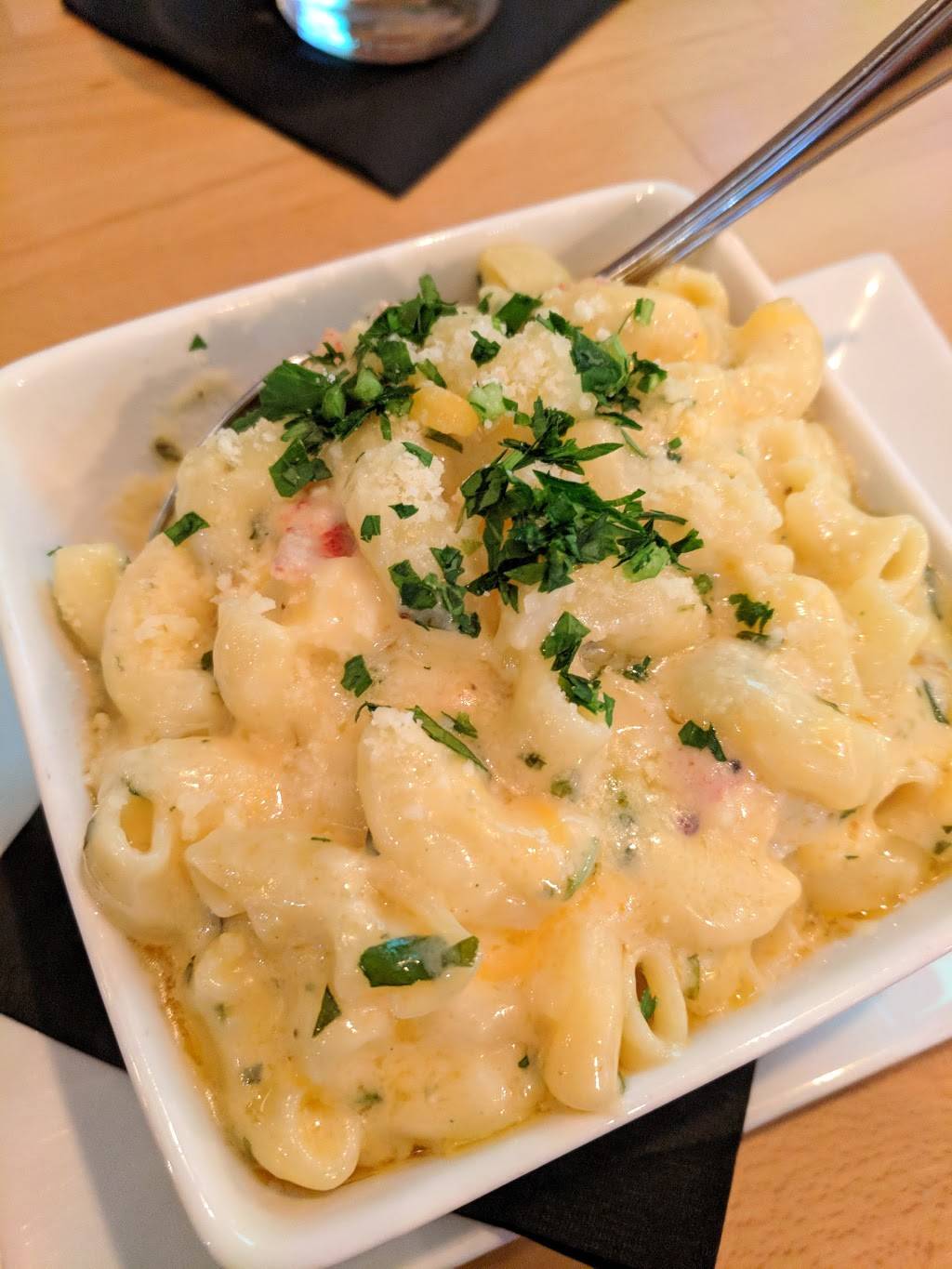 The Bunker Hill Bar & Grill Valencia | restaurant | 24201 W, Valencia Blvd #3690, Valencia, CA 91355, USA | 6612862312 OR +1 661-286-2312