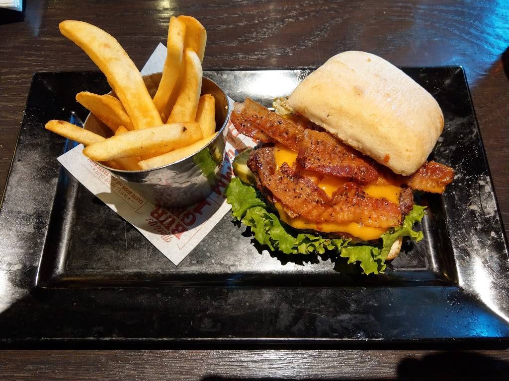 Red Robin Gourmet Burgers and Brews | restaurant | 5029 Pinnacle Square, Birmingham, AL 35235, USA | 2056610492 OR +1 205-661-0492