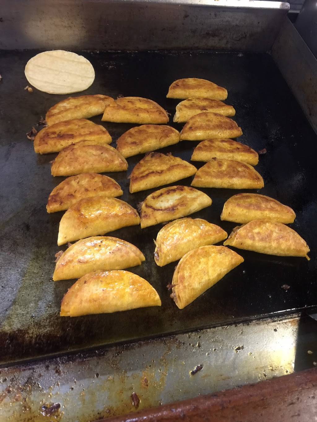 Tacos Jeesy | restaurant | Cesar E Chávez and, N Carmelita Ave, Los Angeles, CA 90063, USA | 3233278206 OR +1 323-327-8206